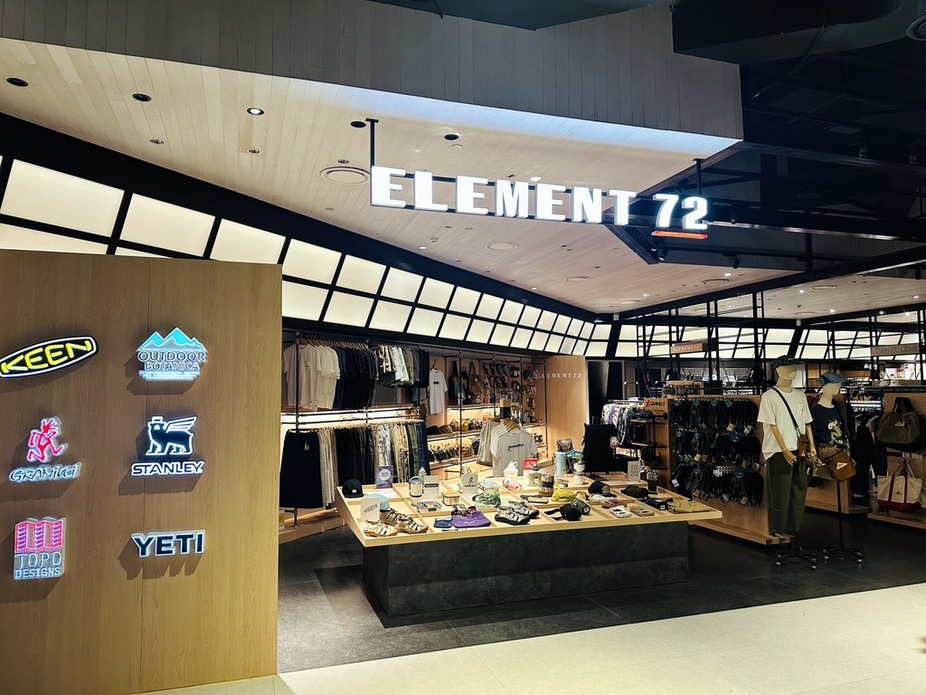 ส่งมอบงานตกแต่งภายในร้านค้า โครงการ Takashima