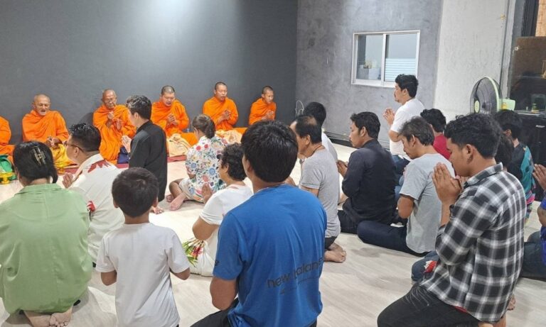 ทำบุญเลี้ยงพระในโอกาสเปิดโรงงานและสำนักงานชลิดาแห่งใหม่